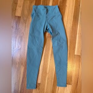 Alo Airbrush green leggings